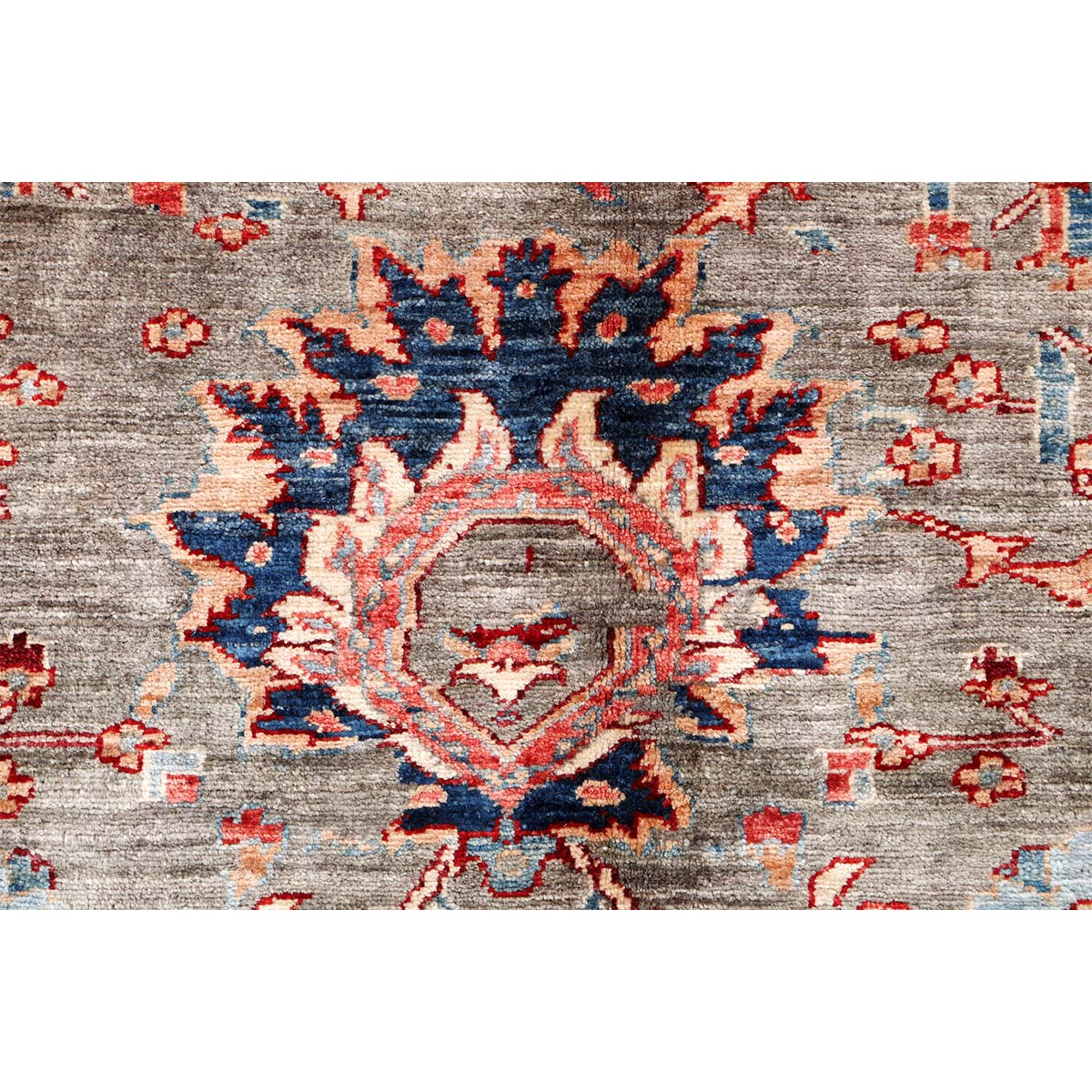 ARYANA ARYAN LIGHT GREEN / RED 7'9" X 9'10"